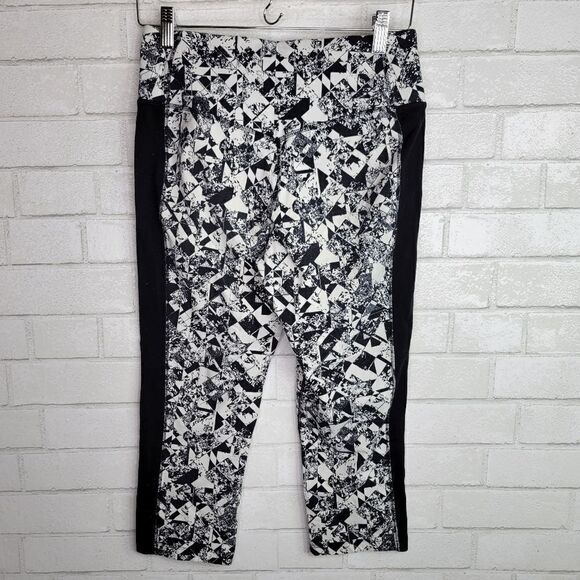 Nike White Black Graphic Active Capri Leggings - Picture 1 of 4